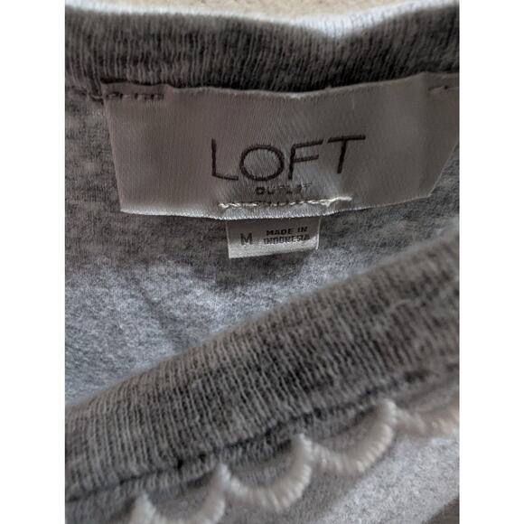 Womens Soft Gray Scallop Edged Tank Top cami Ann Taylor LOFT Size Medium EUC - Picture 3 of 5